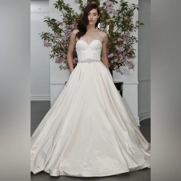 NEW Romona Keveza Wedding Dress & Accessories - Picture 8 of 8